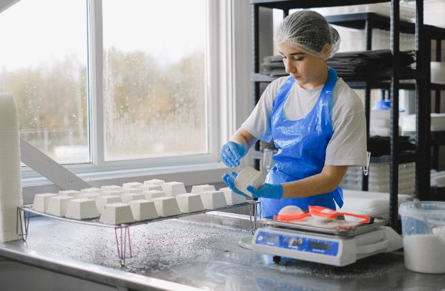 🍽️ Szkiełkowanie w spożywce i farmacji – higiena i trwałość